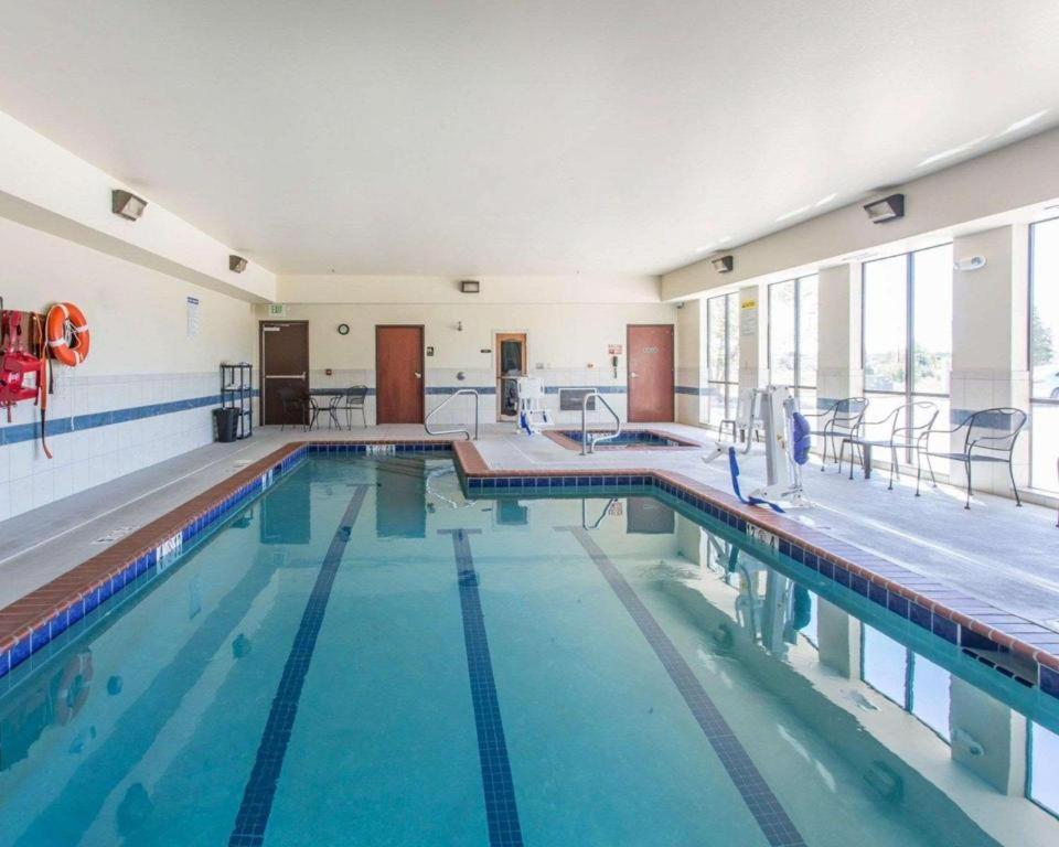 מדיסונוויל Comfort Inn & Suites מראה חיצוני תמונה