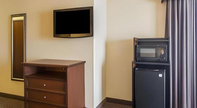 מדיסונוויל Comfort Inn & Suites מראה חיצוני תמונה
